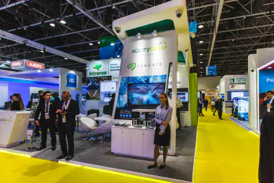 Agility stand with raised fascia and visitors