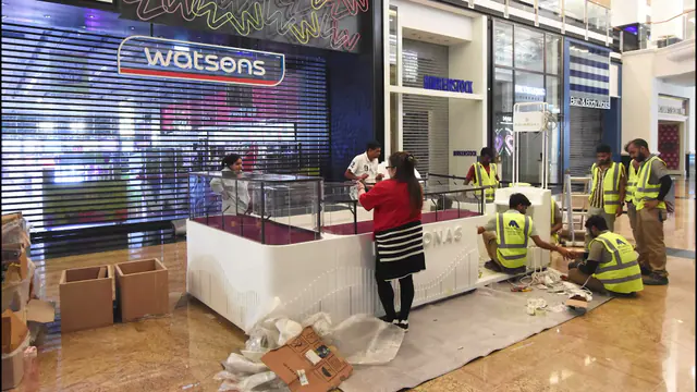Lines & Designs crew unpacking display units during an overnight install at Mall of the Emirates
